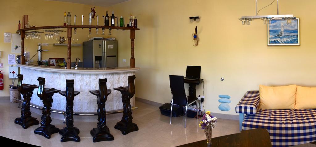 Apartments " Happy Villa " Splitska Quarto foto